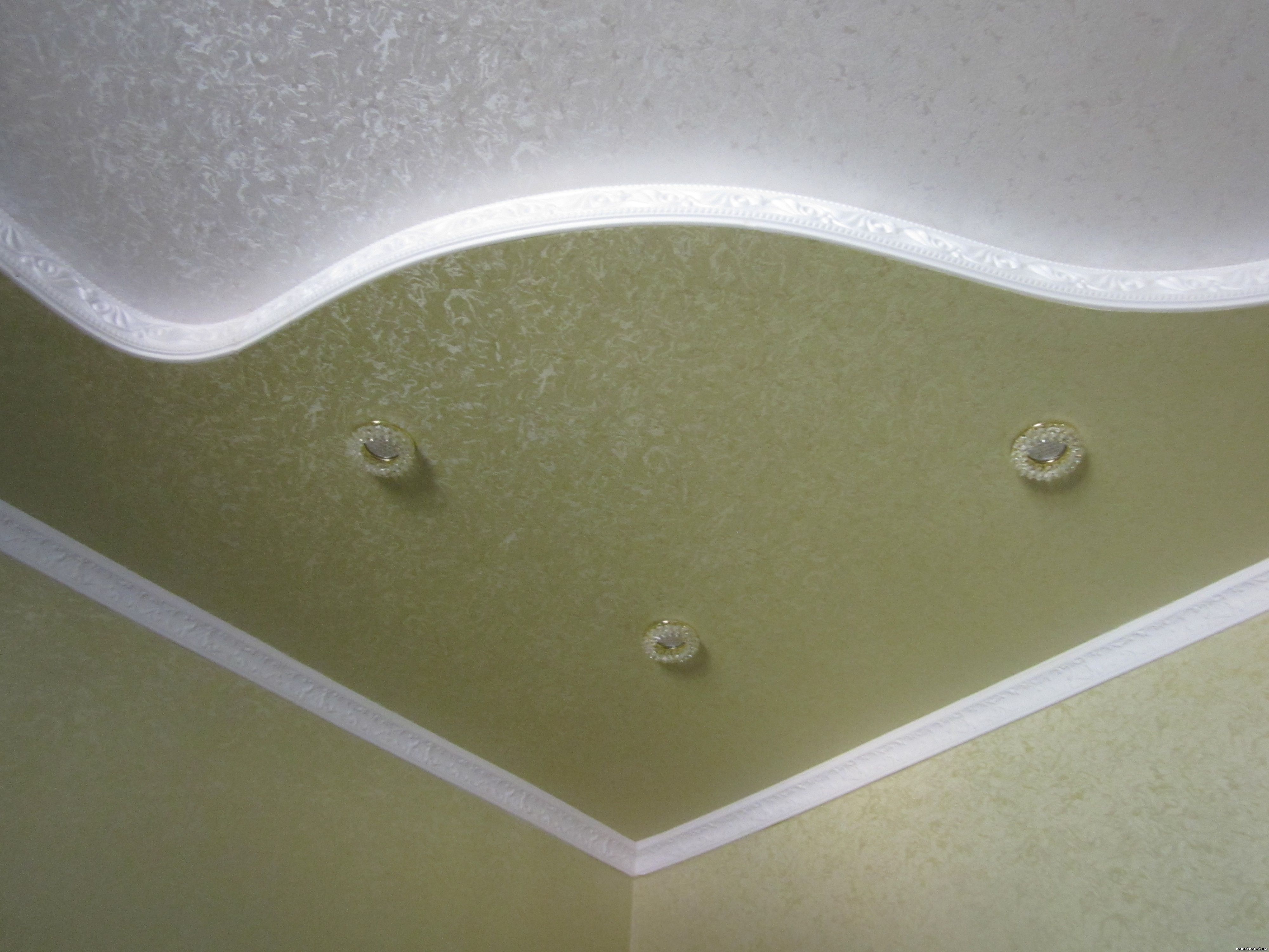 Двухуровневый потолок из гипсокартона покраска
